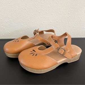 Old Navy Toddler Girls Tan Cutout Clogs Size 11